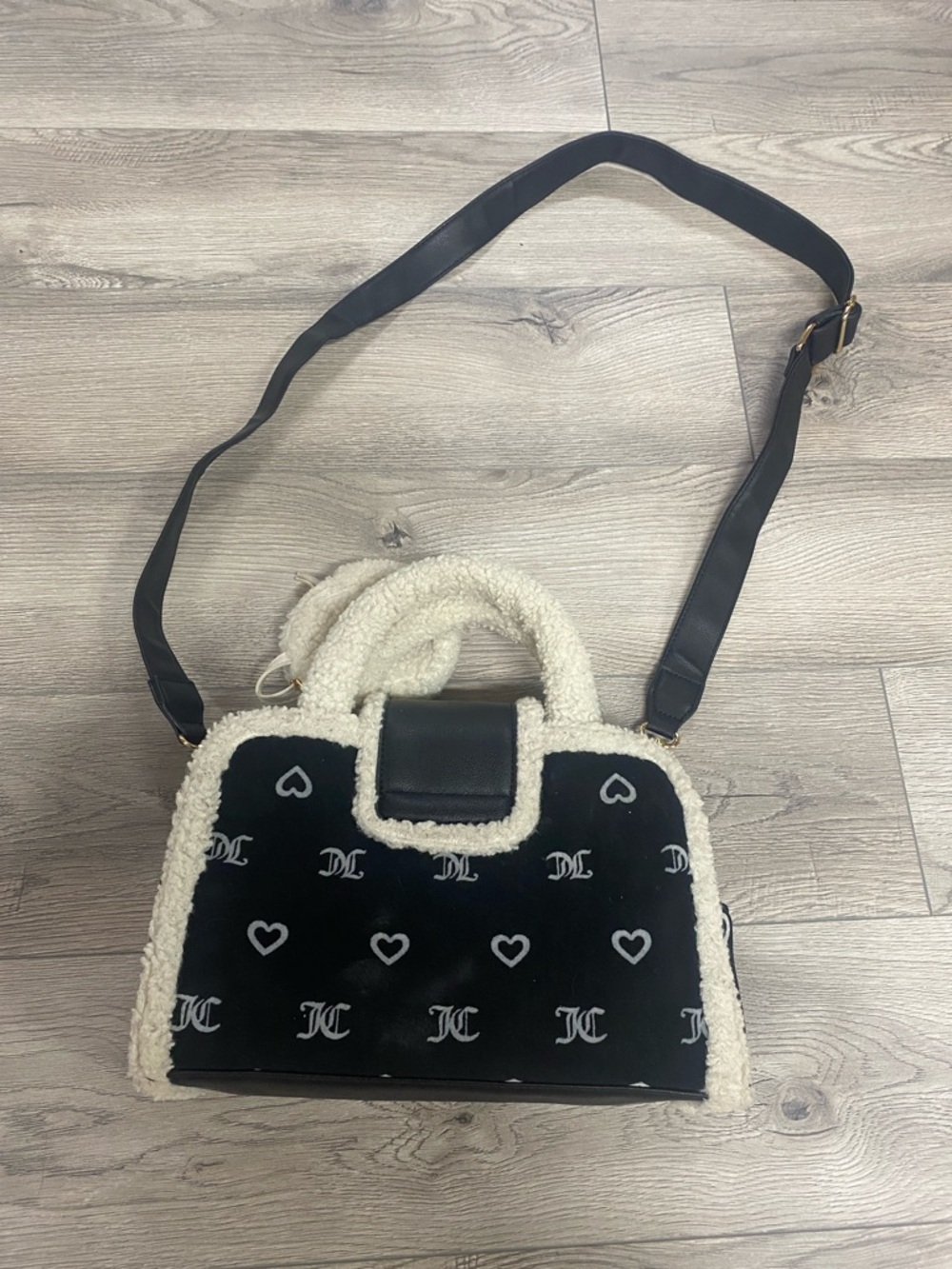 Black and white furry Juicy Couture cross body bag! - Picture 2 of 5